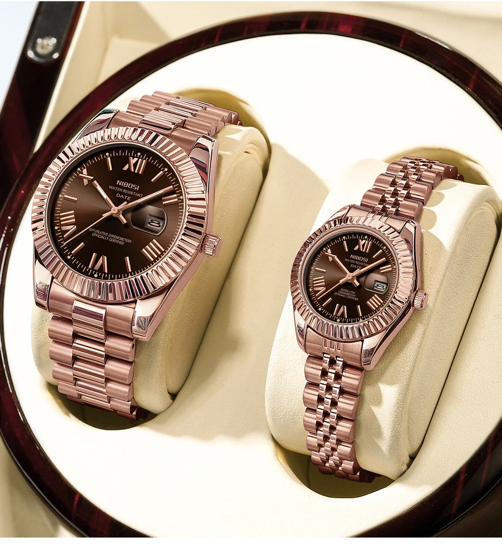 ⌚ Kit 2 Relógios Feminino e Masculino NIBOSI 2678 Casal 💖 Luxo Elegante | Cronógrafo ✨ | Aço Inoxidável 💎 | Estilo e Sofisticação