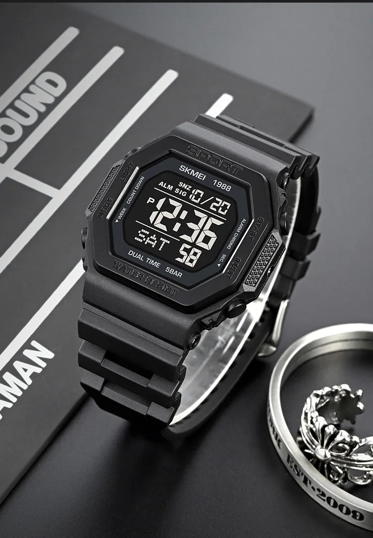 ⌚ Relógio Masculino Esportivo SKMEI 1988 🏃‍♂️ Digital com Luz de Fundo 💡 | Alarme, Cronômetro e Contagem Regressiva ⏱️ | À Prova D’Água 5ATM 💦 | Estilo Militar Tático ⚔️