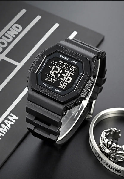 ⌚ Relógio Masculino Esportivo SKMEI 1988 🏃‍♂️ Digital com Luz de Fundo 💡 | Alarme, Cronômetro e Contagem Regressiva ⏱️ | À Prova D’Água 5ATM 💦 | Estilo Militar Tático ⚔️